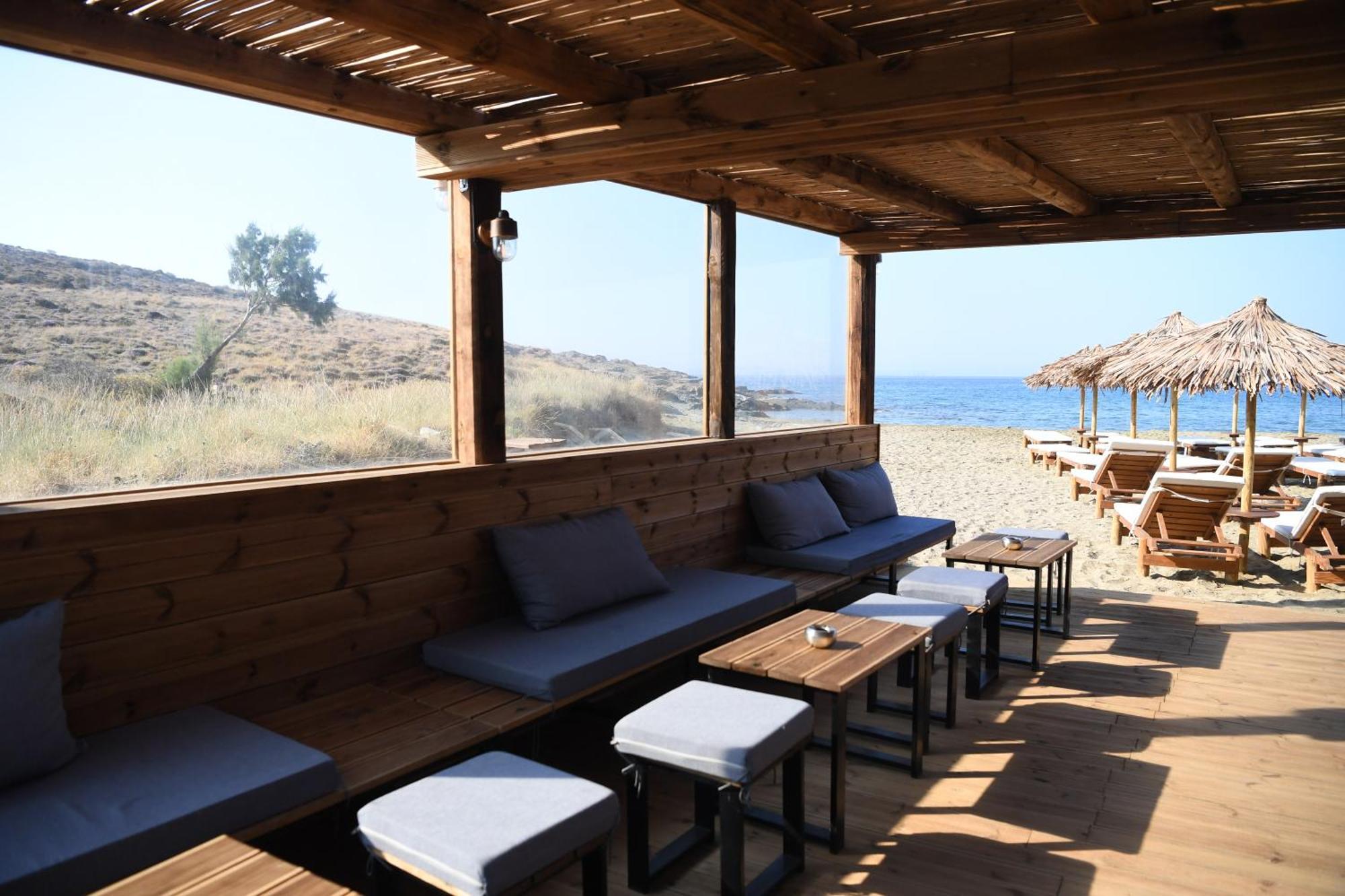 Nostos Beachfront Apartments & Studios 아기오스 이오니스 외부 사진