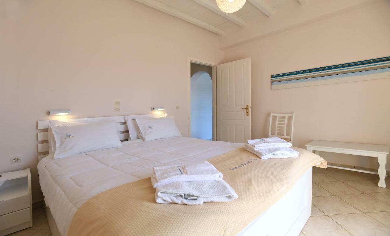 Nostos Beachfront Apartments & Studios 아기오스 이오니스 외부 사진