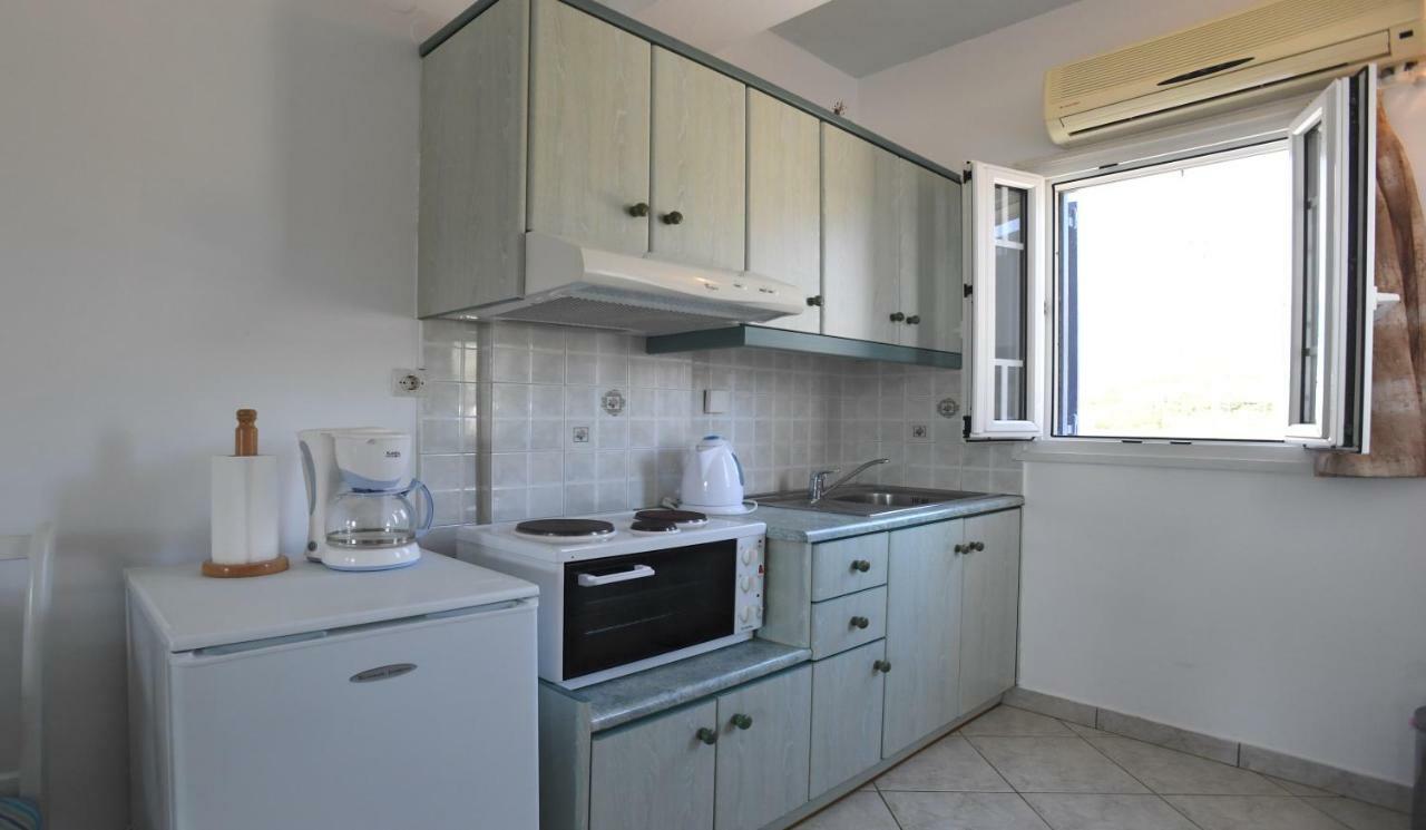 Nostos Beachfront Apartments & Studios 아기오스 이오니스 외부 사진