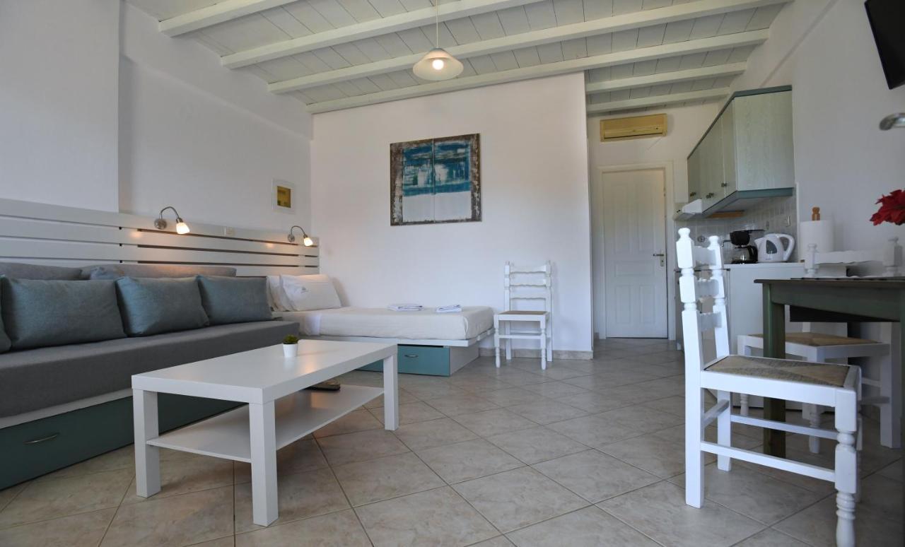 Nostos Beachfront Apartments & Studios 아기오스 이오니스 외부 사진